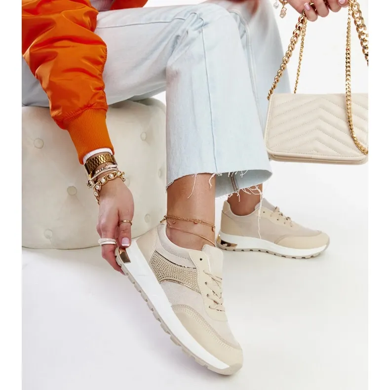 Beige sneakers on the Lubna platform