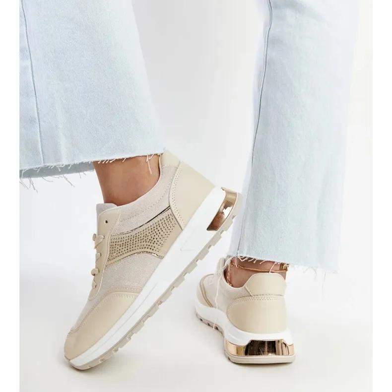 Beige sneakers on the Lubna platform