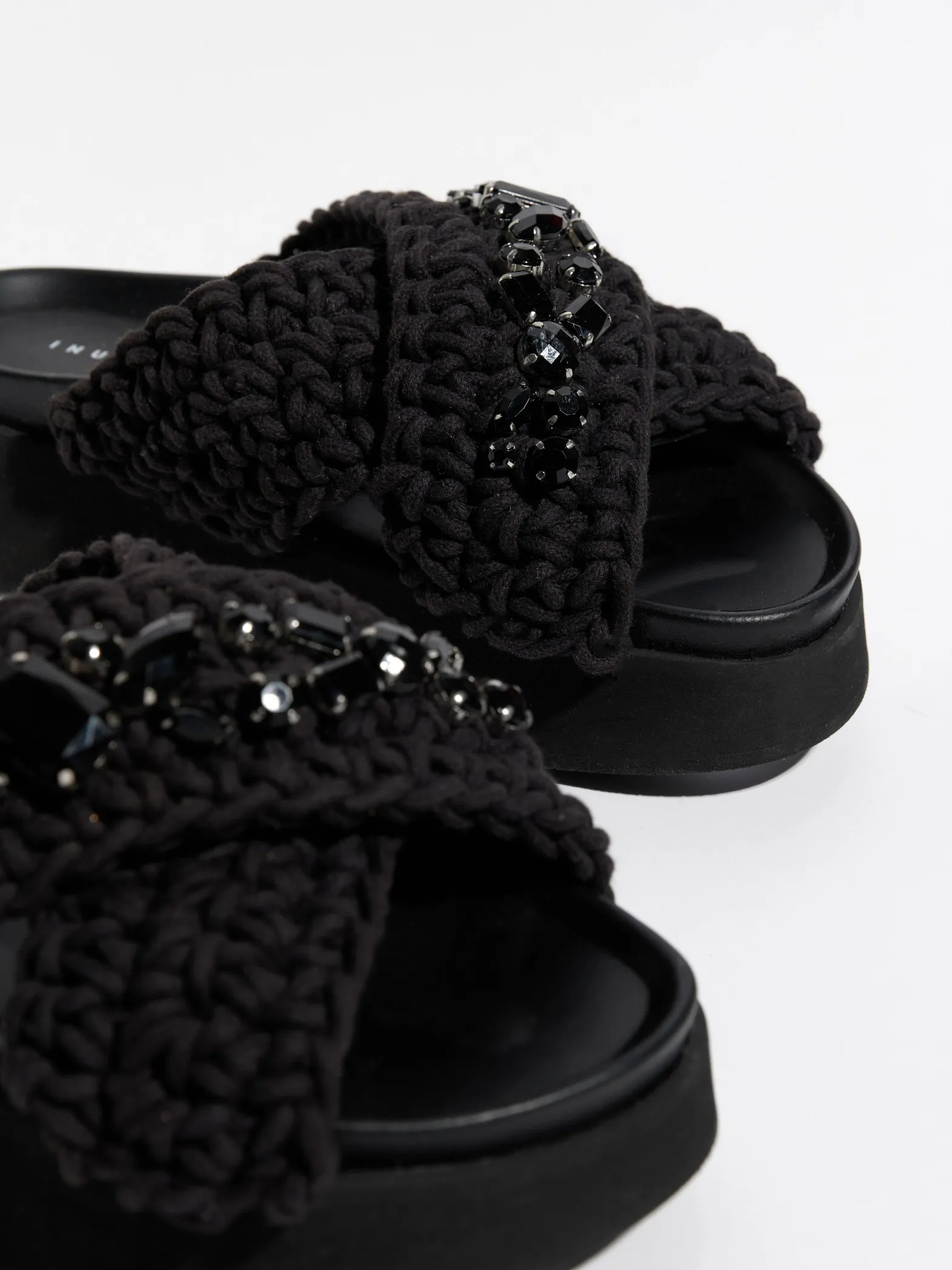 INUIKKI SANDAL WOVEN STONES SLIPPER BLAC