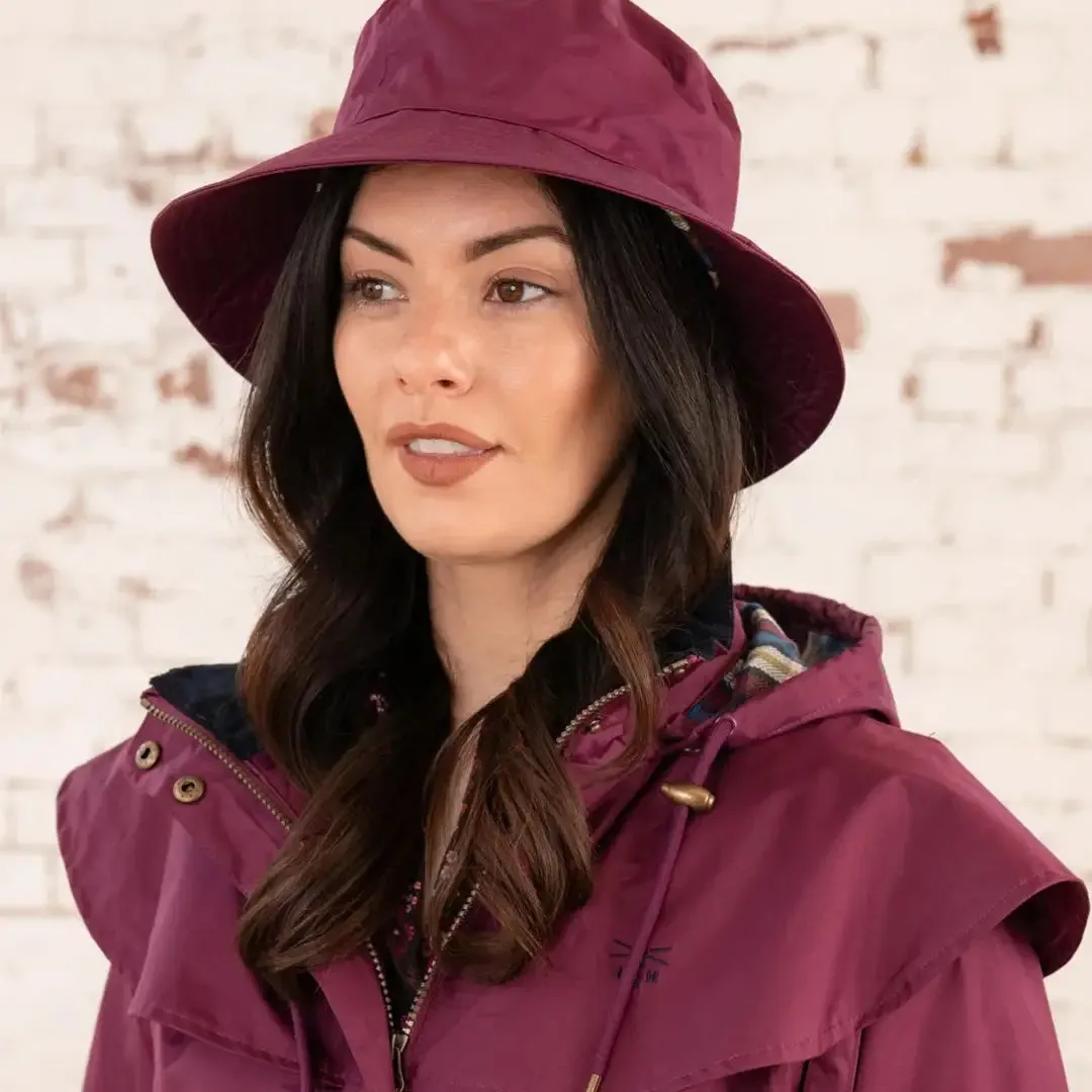 Lighthouse Storm Waterproof Ladies Hat Guide