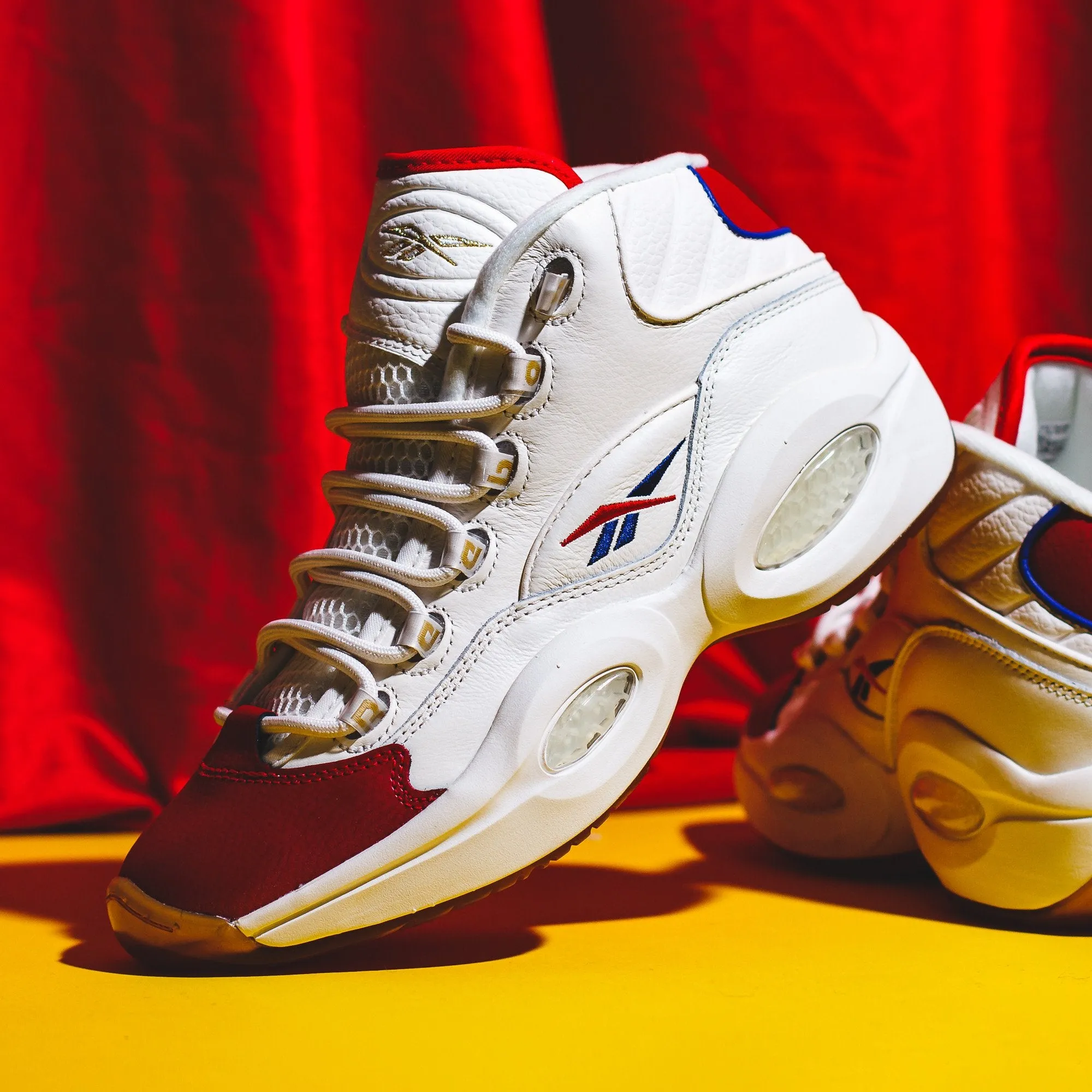 Reebok Classics Men Question Mid Allen Iverson White Red Blue GZ7099